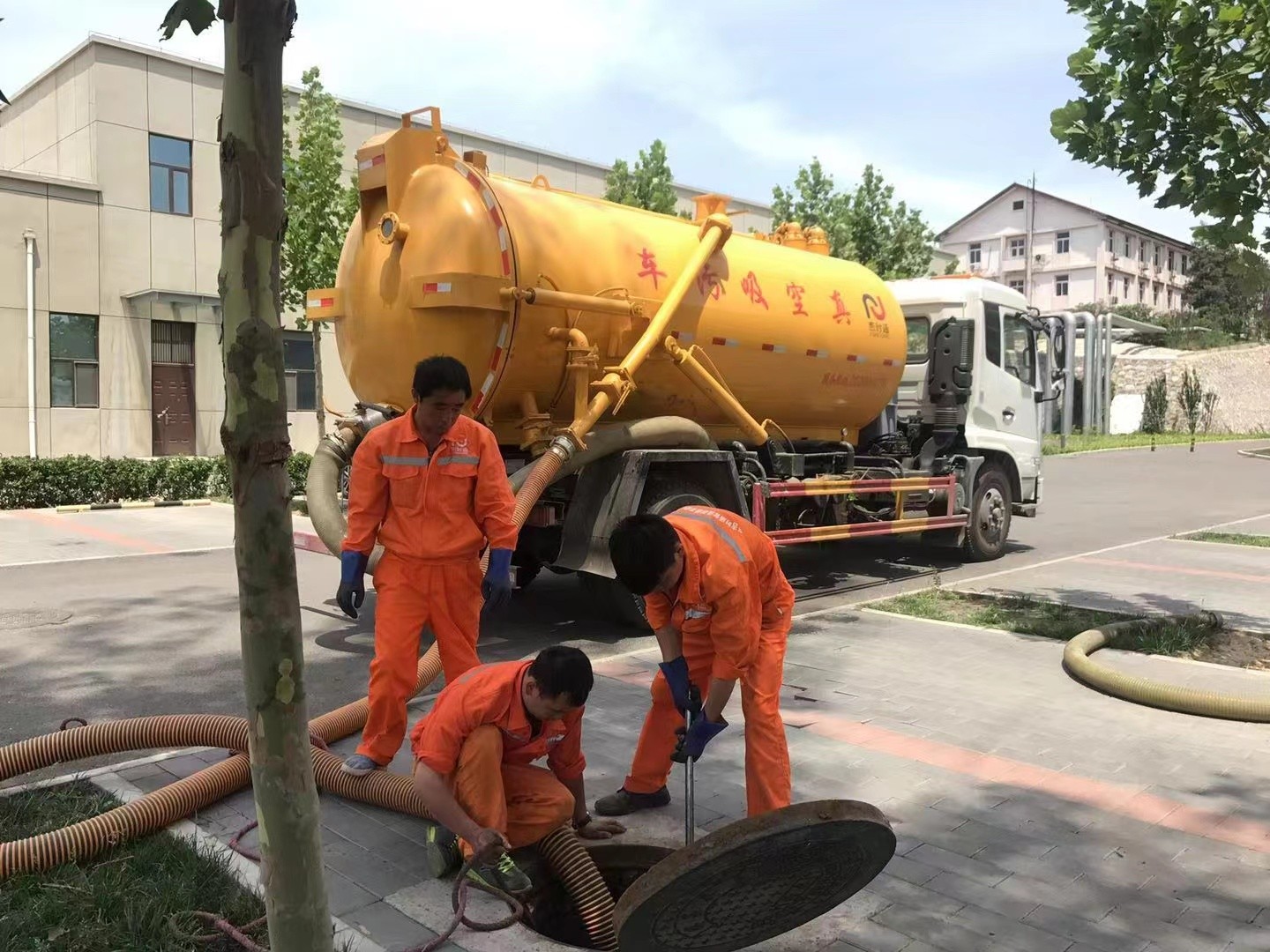 扎囊化粪池清理与5-8吨吸粪车施工效率分析